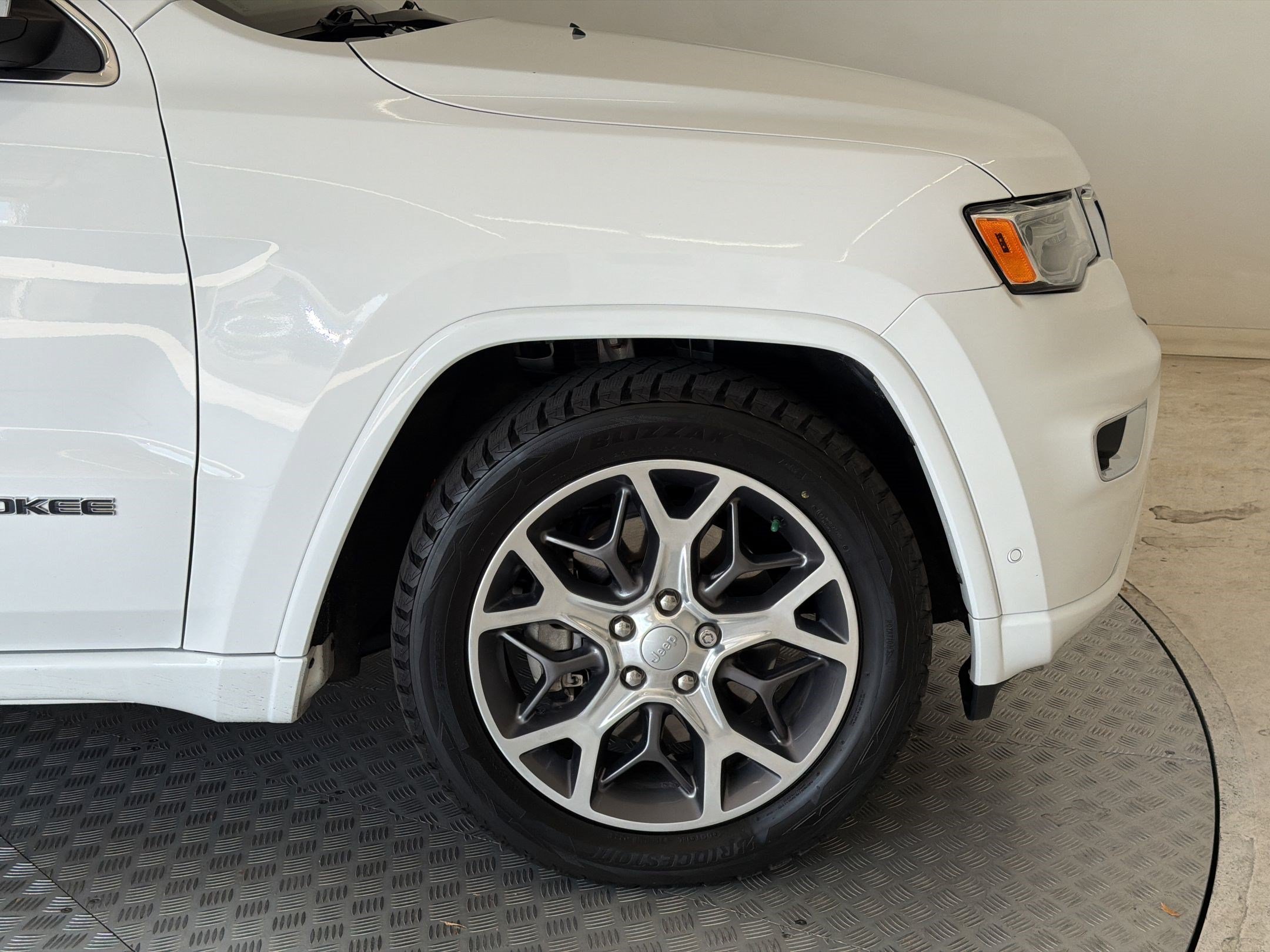 Used 2020 Jeep Grand Cherokee Overland AWD/4WD image 13