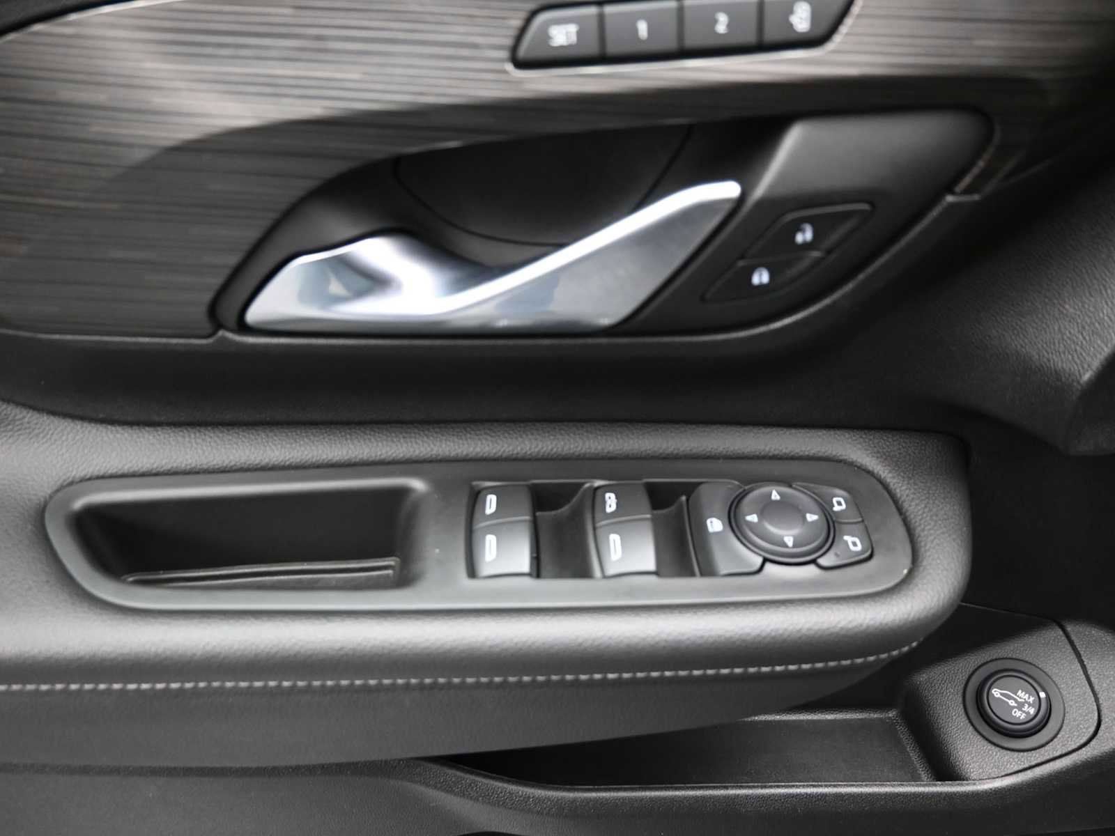 Used 2022 GMC Terrain SLT w/ Infotainment Package II image 8