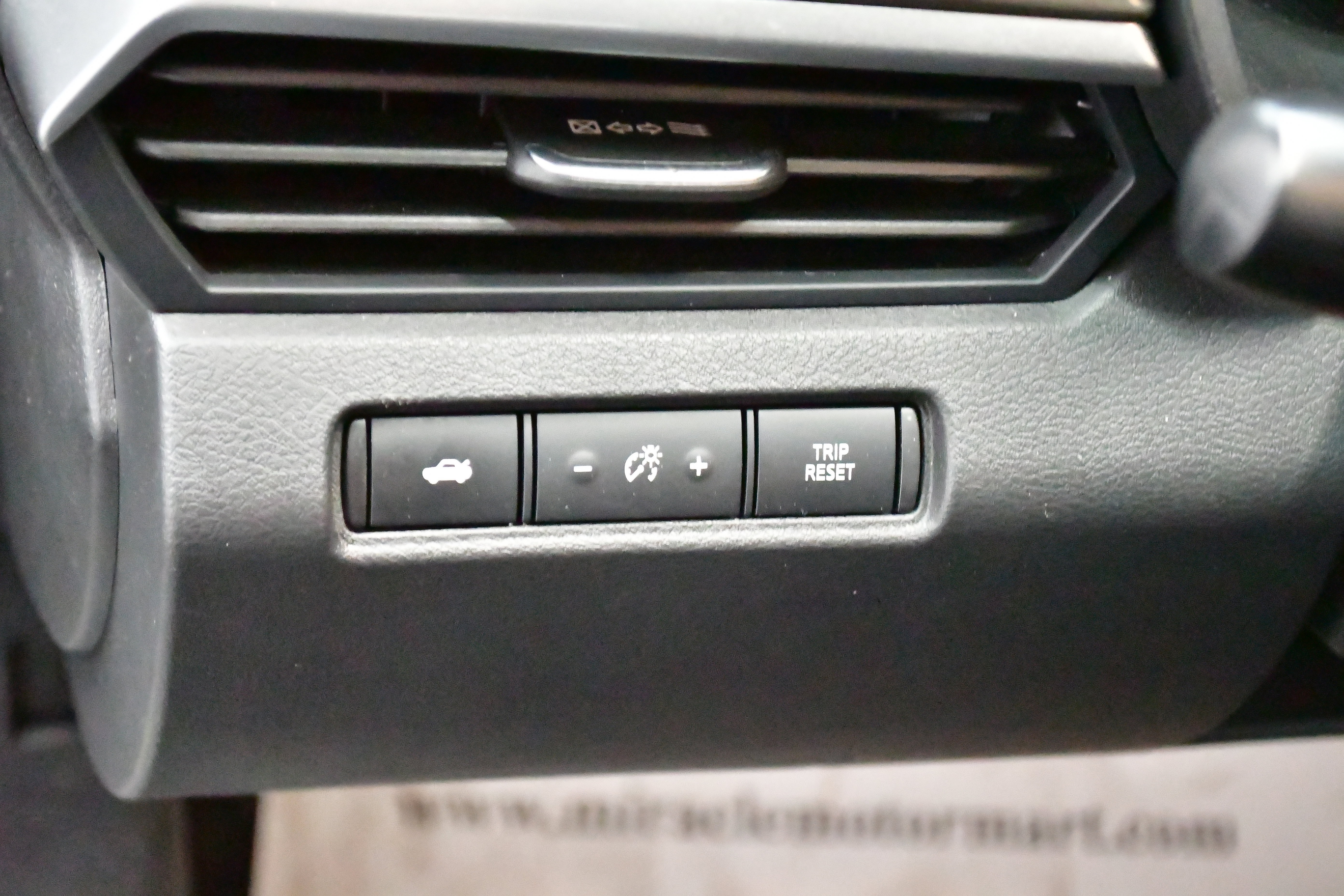 Used 2025 Nissan Altima 2.5 SV FWD image 13