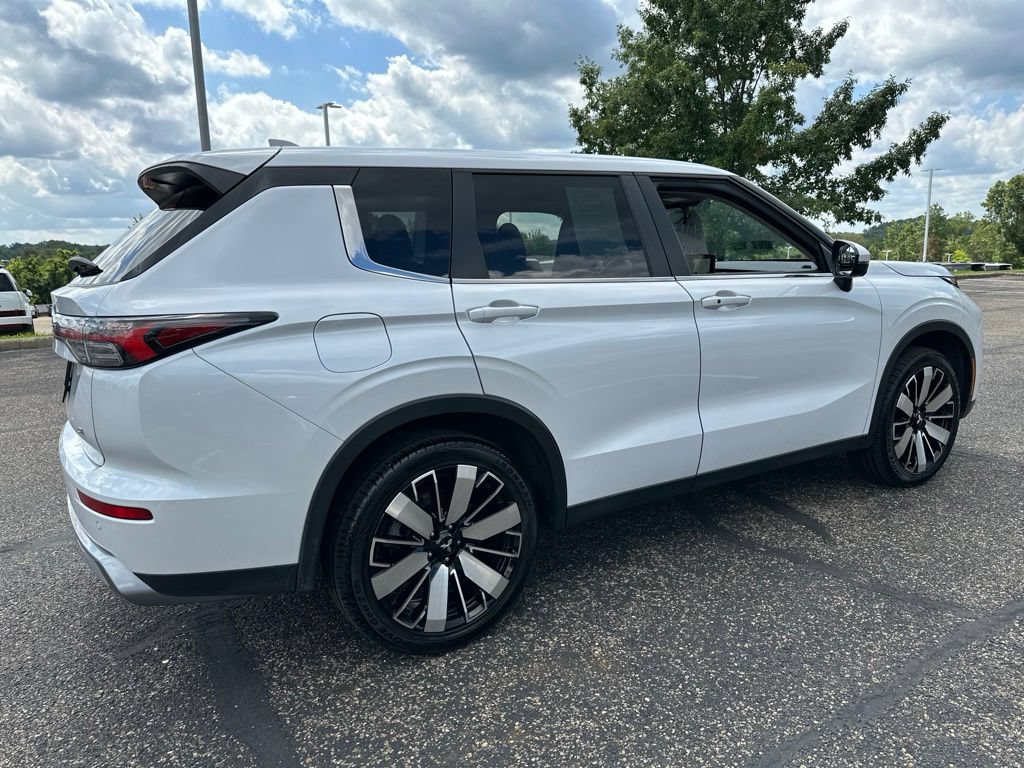 Used 2025 Mitsubishi Outlander SE AWD/4WD image 14