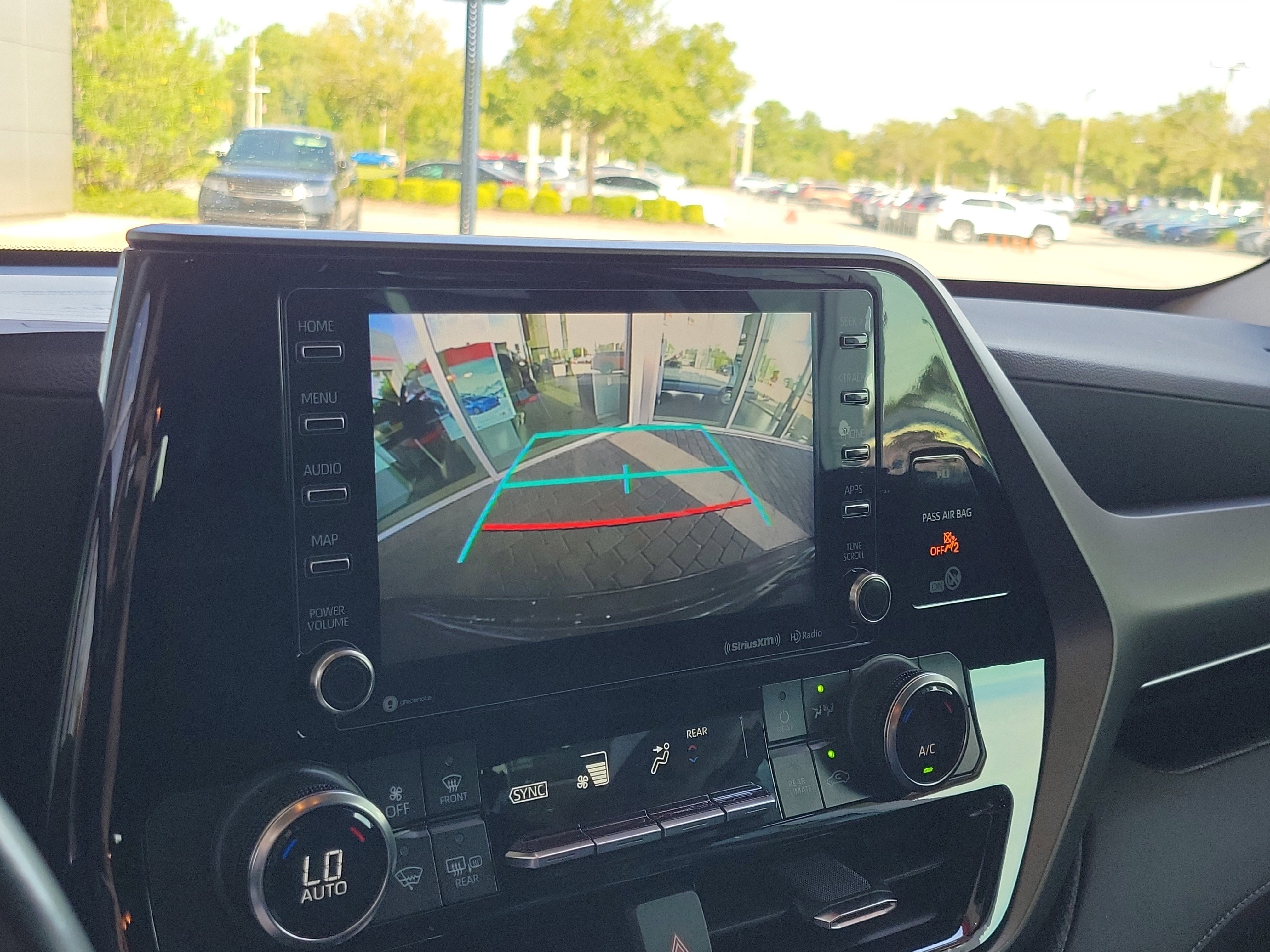 Used 2022 Toyota Highlander LE image 22