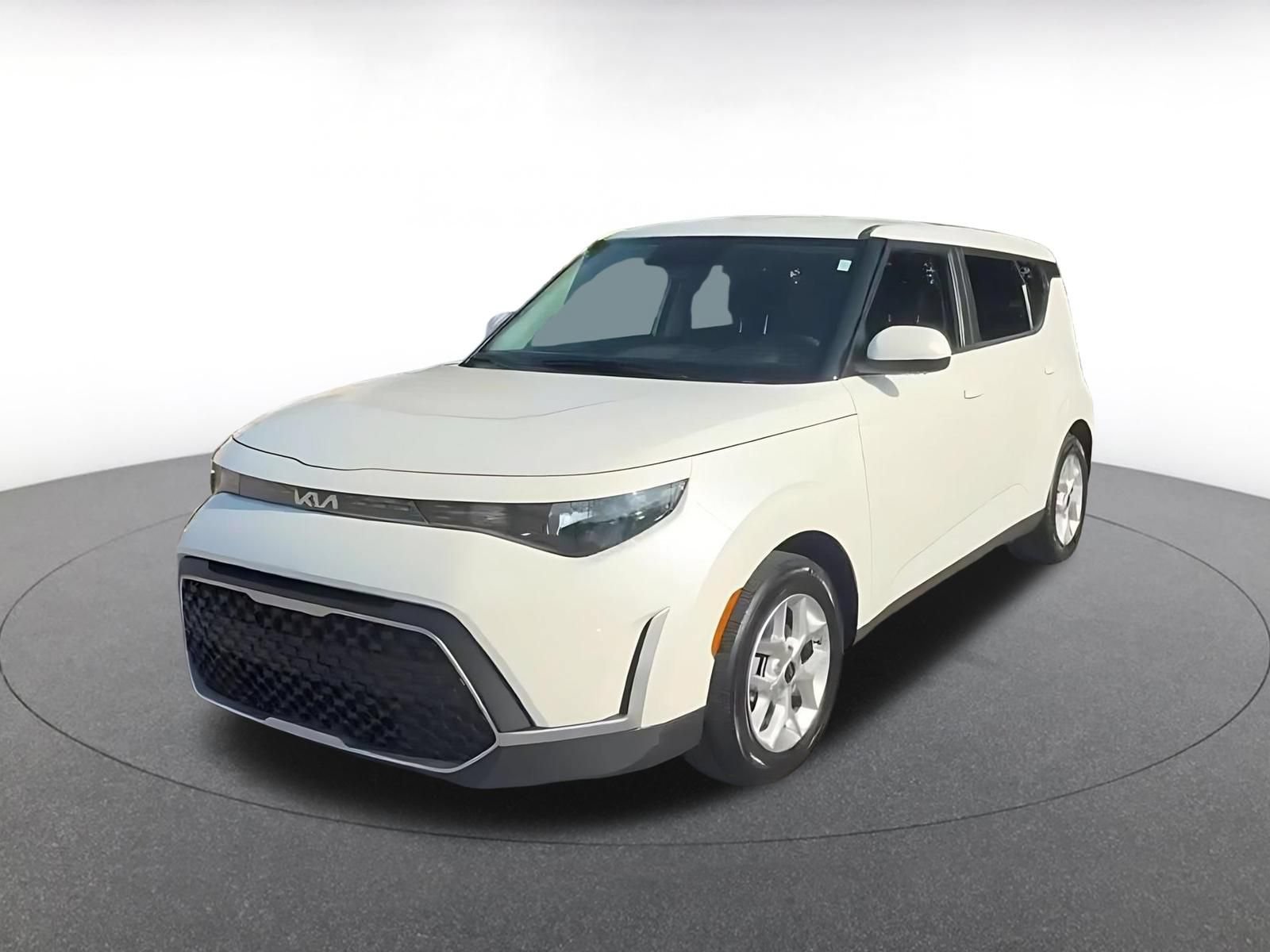 Used 2025 Kia Soul LX w/ LX Technology Package FWD image 7