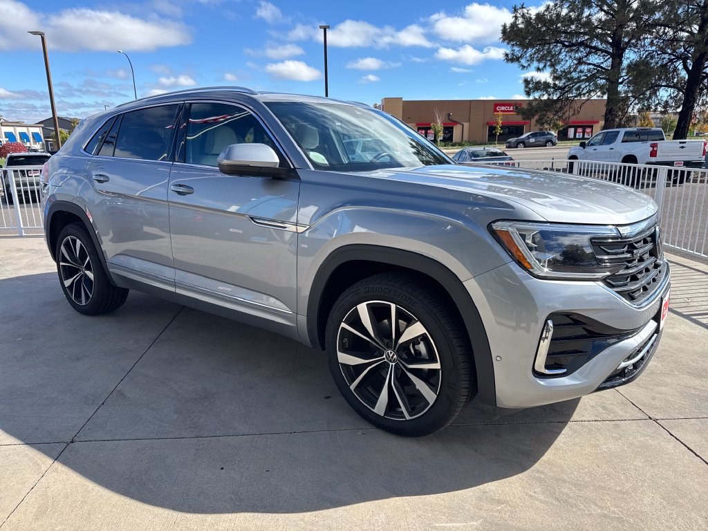 Used 2026 Volkswagen Atlas Cross Sport SEL Premium R-Line AWD/4WD image 7