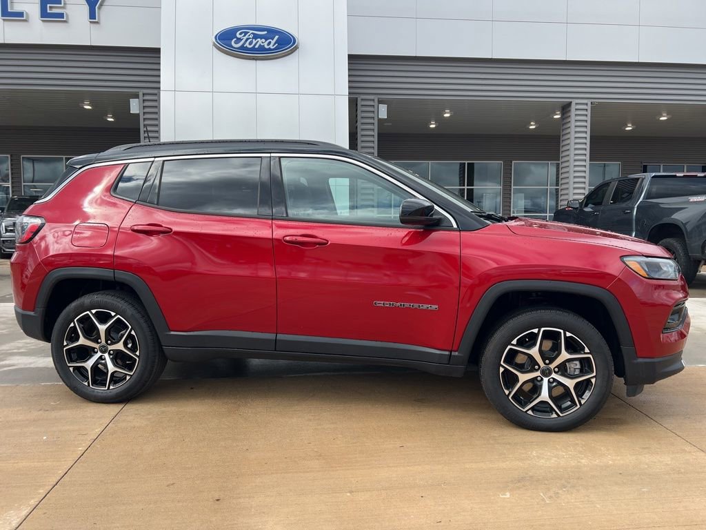 Used 2025 Jeep Compass Limited image 3