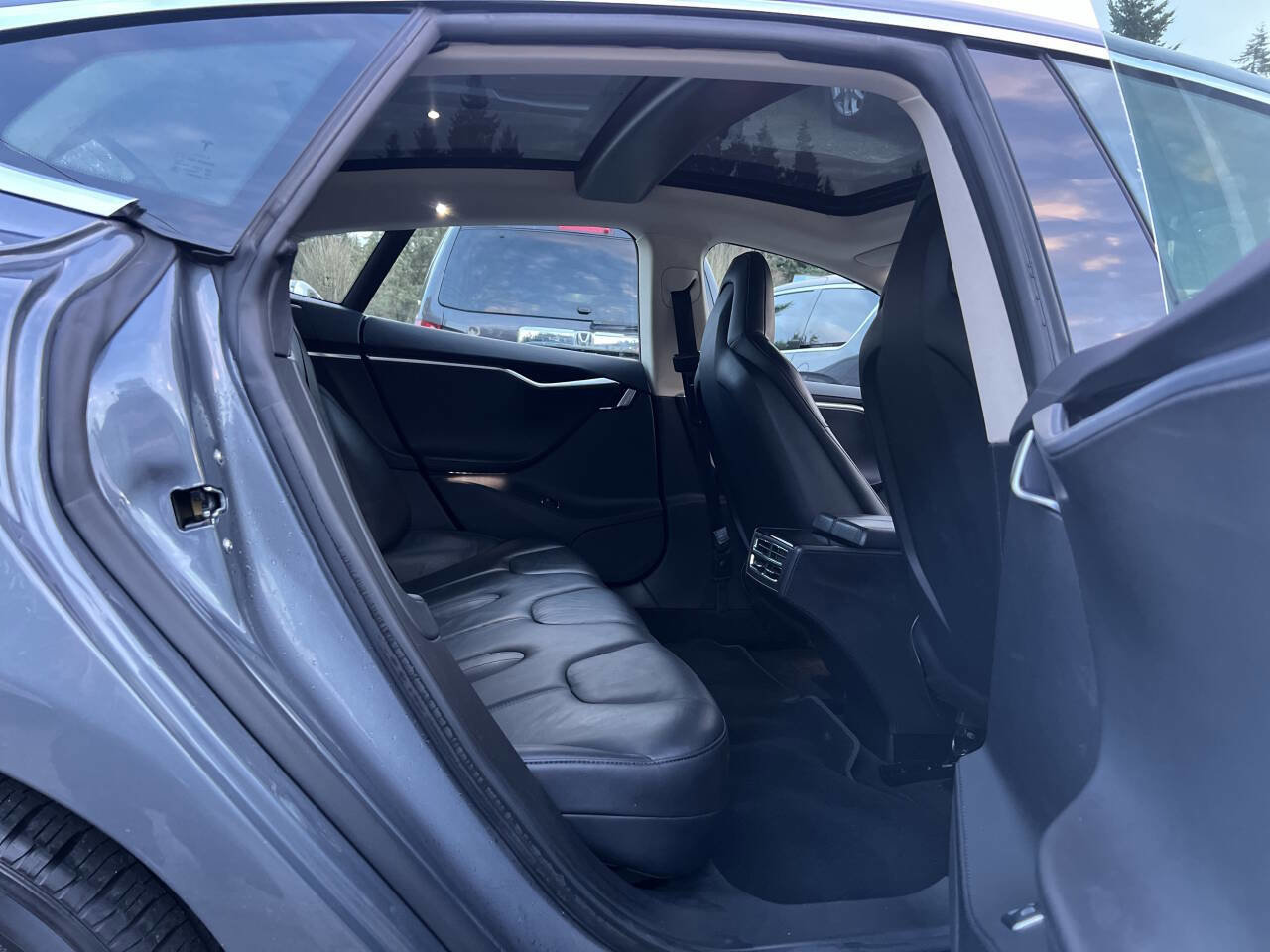 Used 2013 Tesla Model S Long Range image 32
