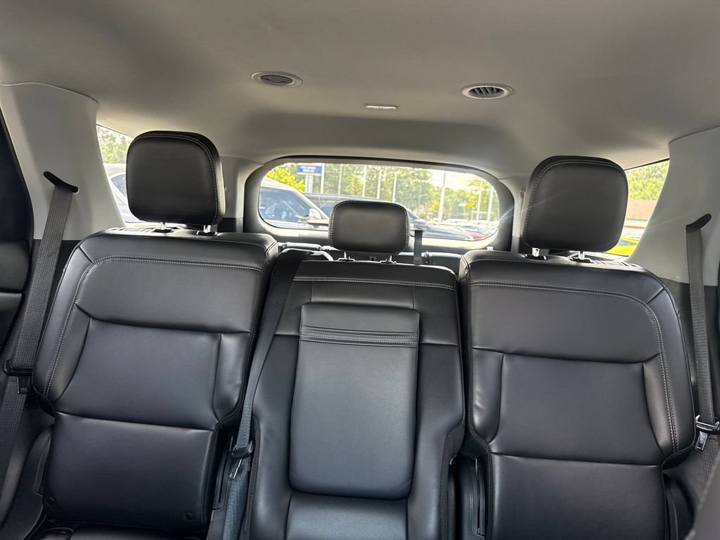Used 2024 Ford Explorer XLT w/ Equipment Group 202A AWD/4WD image 46