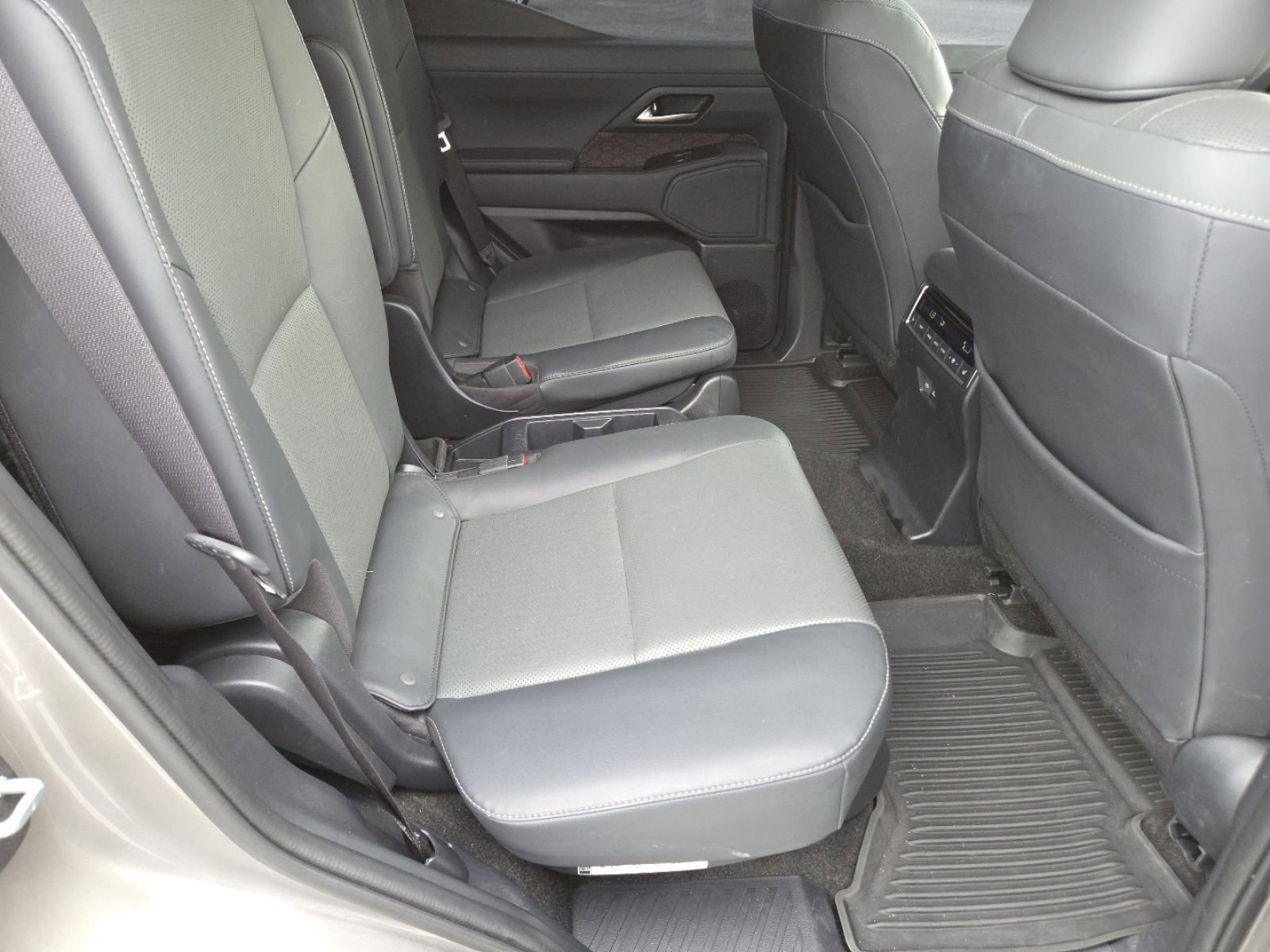 Used 2024 Lexus GX 550 w/ Cold Area Package AWD/4WD image 26