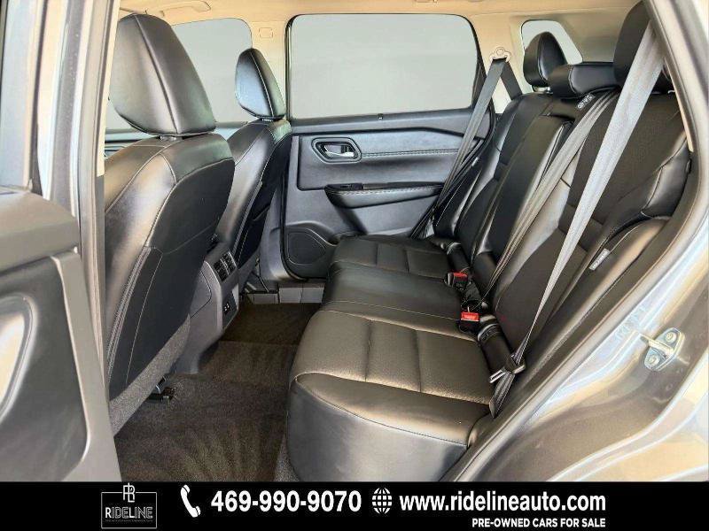 Used 2025 Nissan Rogue SV w/ SV Premium Package FWD image 18
