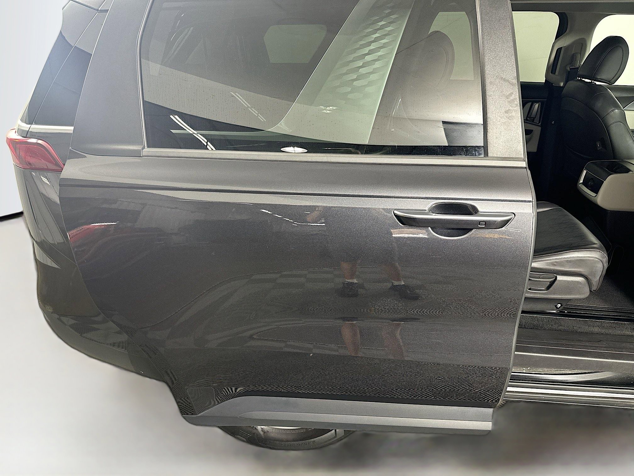 Used 2024 Kia Carnival LX image 30