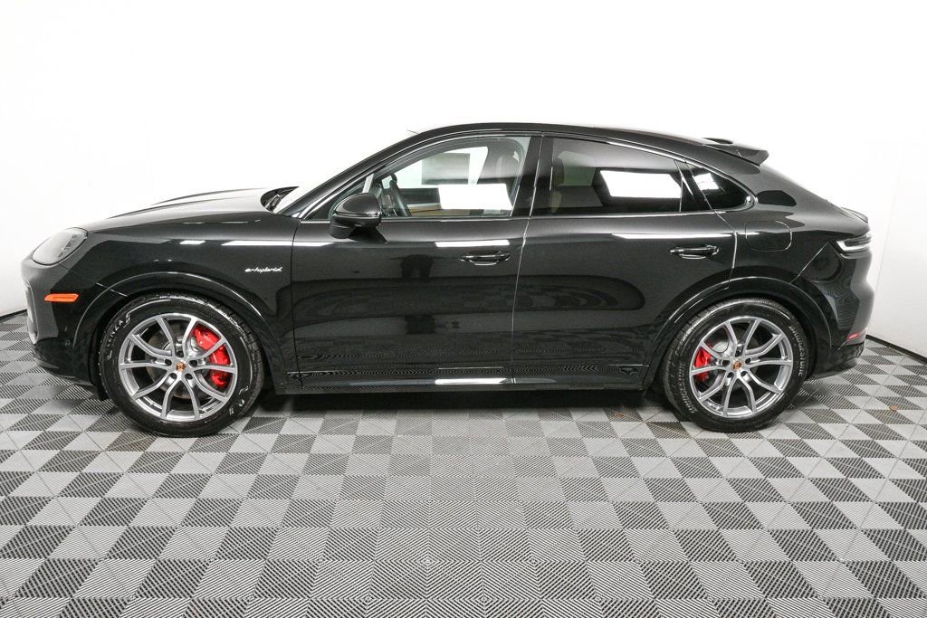 Used 2025 Porsche Cayenne S image 3