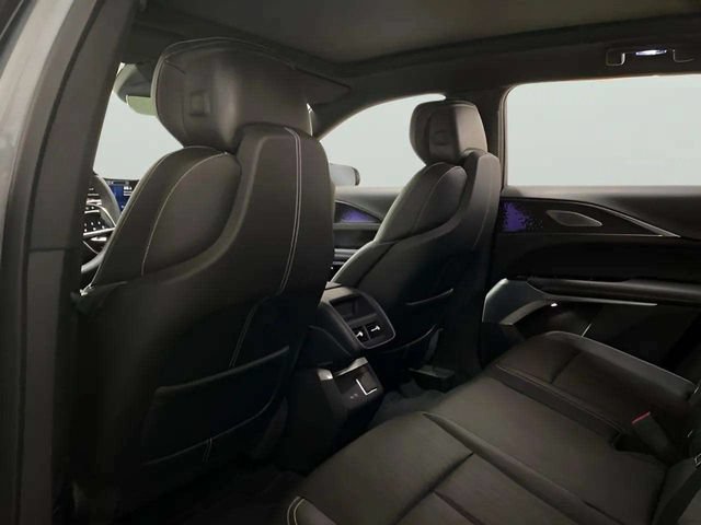 Used 2023 Cadillac Lyriq 2WD image 19