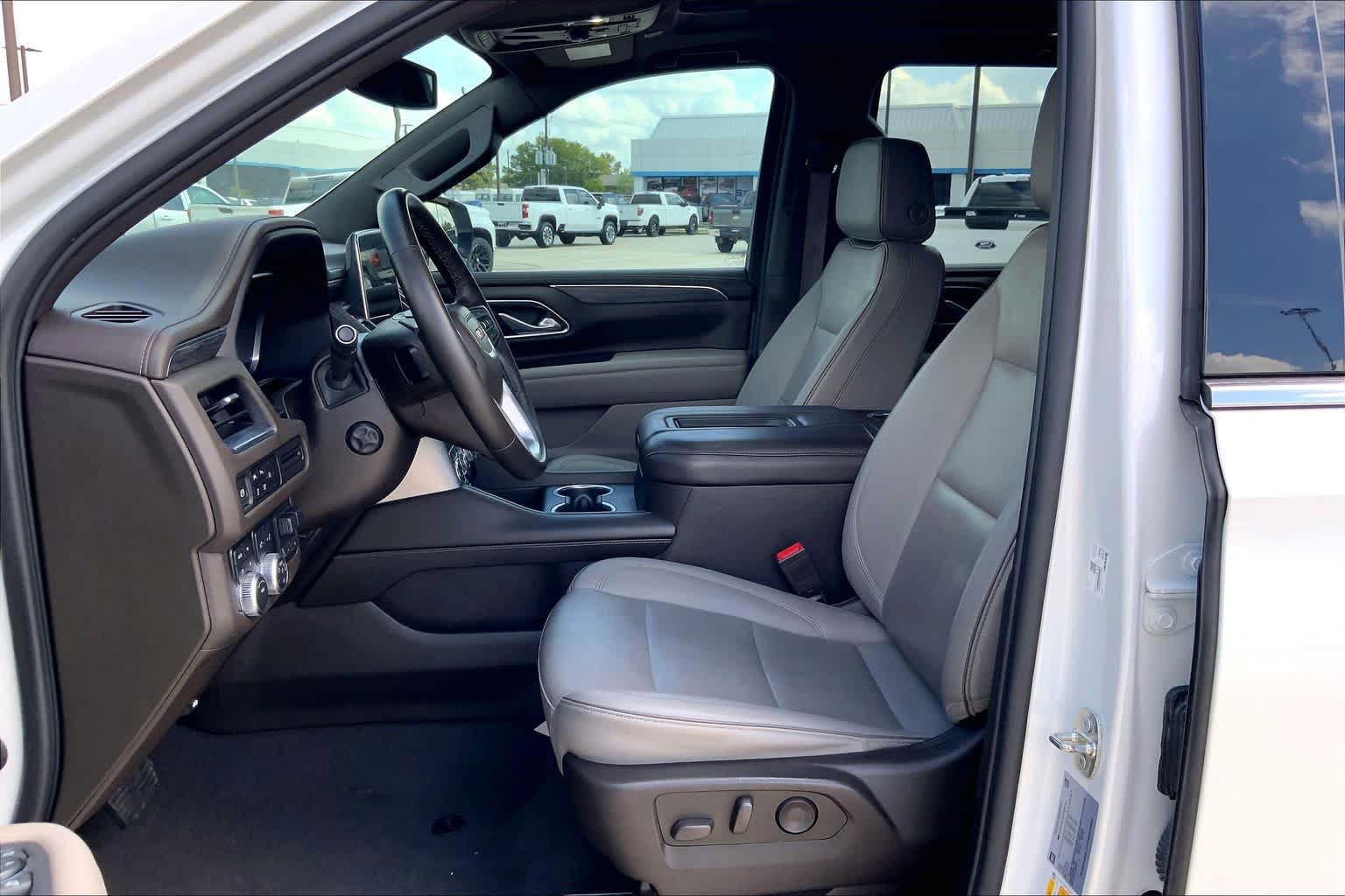 Used 2023 GMC Yukon SLT w/ SLT Premium Package AWD/4WD image 8
