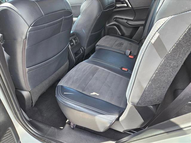 Used 2024 Mitsubishi Outlander SE FWD image 17