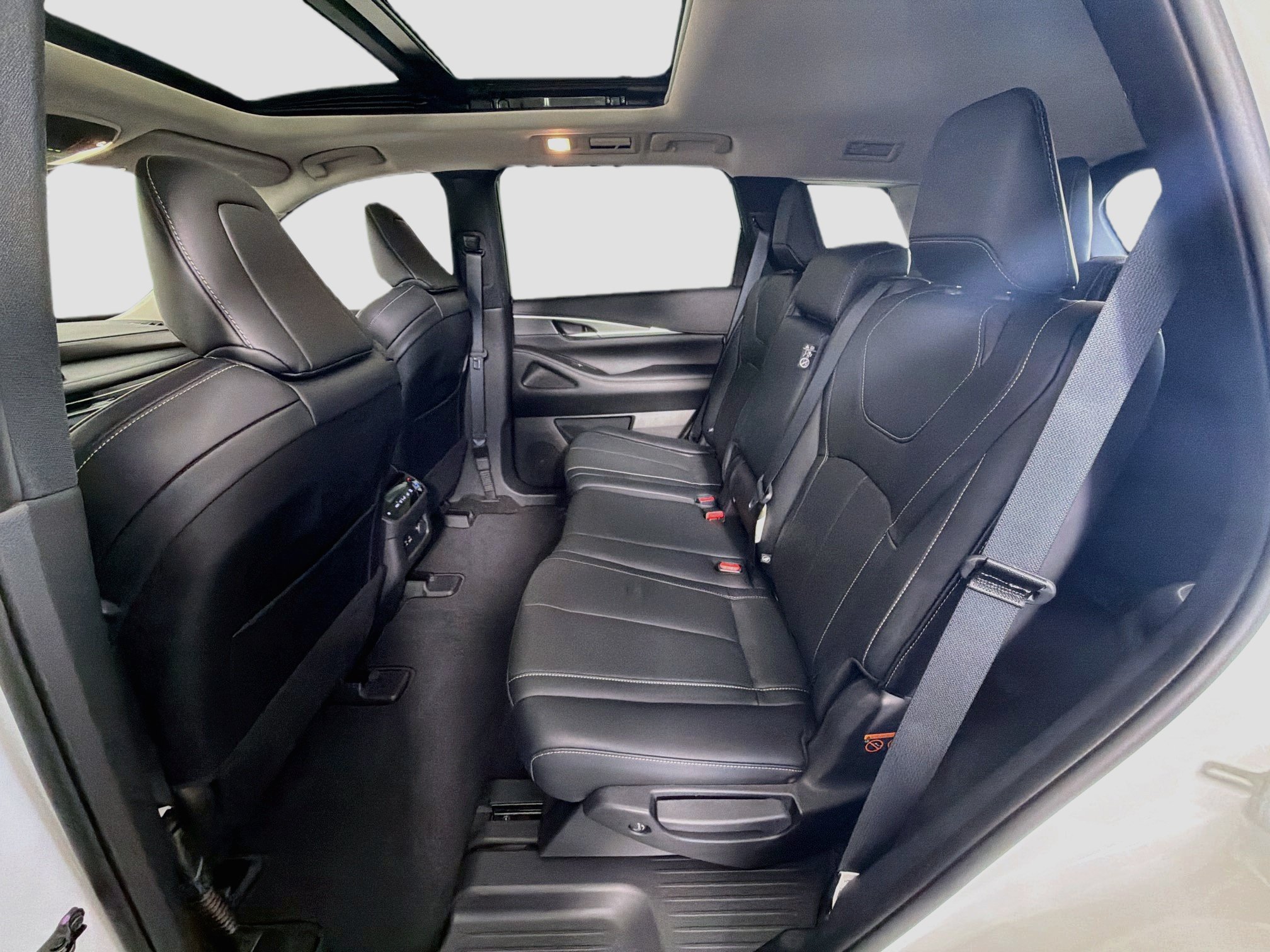 Used 2023 INFINITI QX60 Luxe w/ Cargo Package AWD/4WD image 30