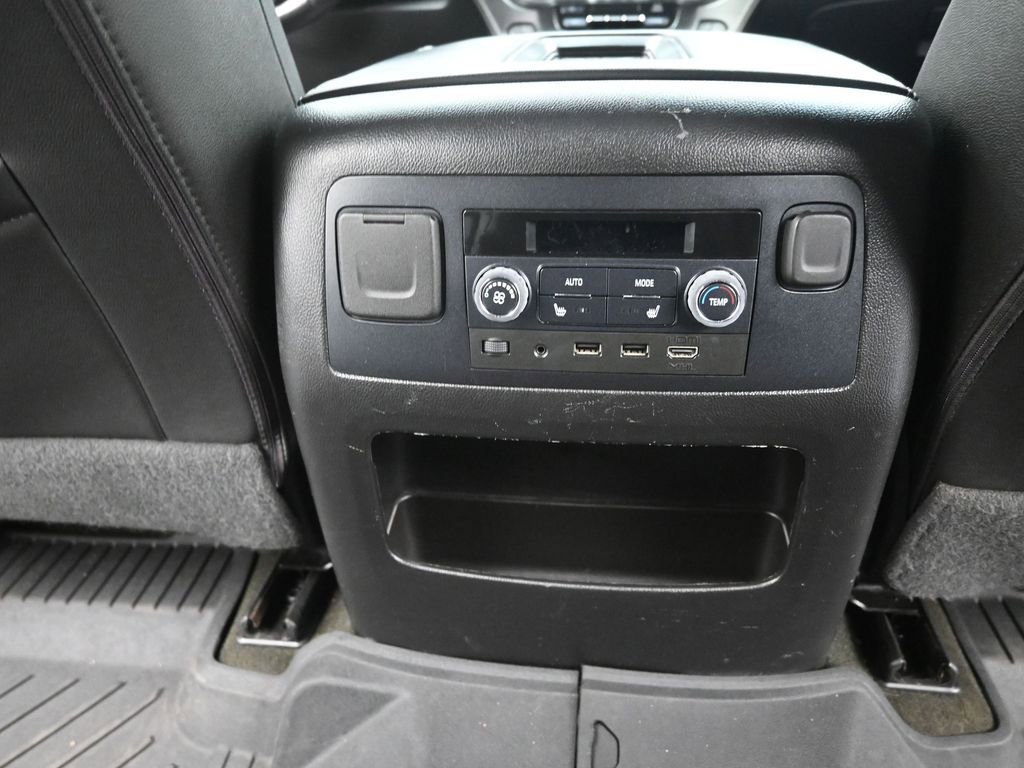 Used 2018 Chevrolet Suburban Premier image 12