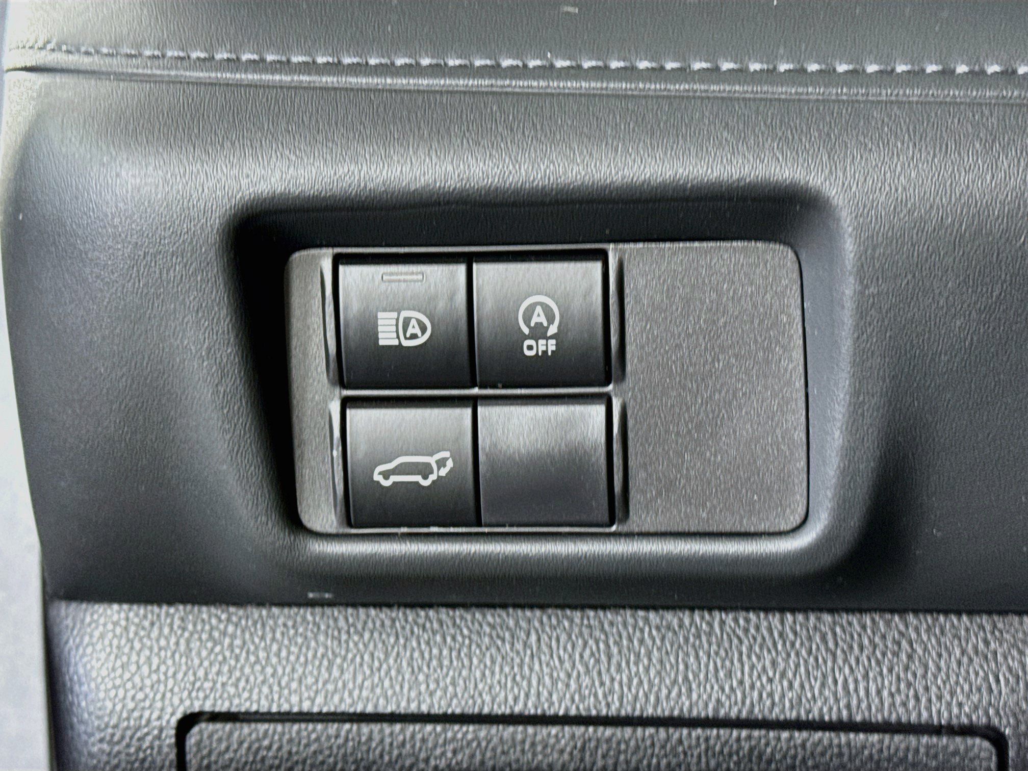 Used 2023 Toyota Highlander LE AWD/4WD image 10