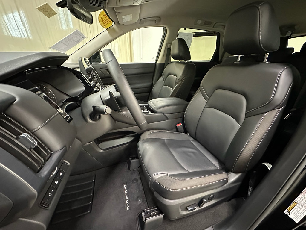 Used 2025 Nissan Pathfinder SL AWD/4WD image 28