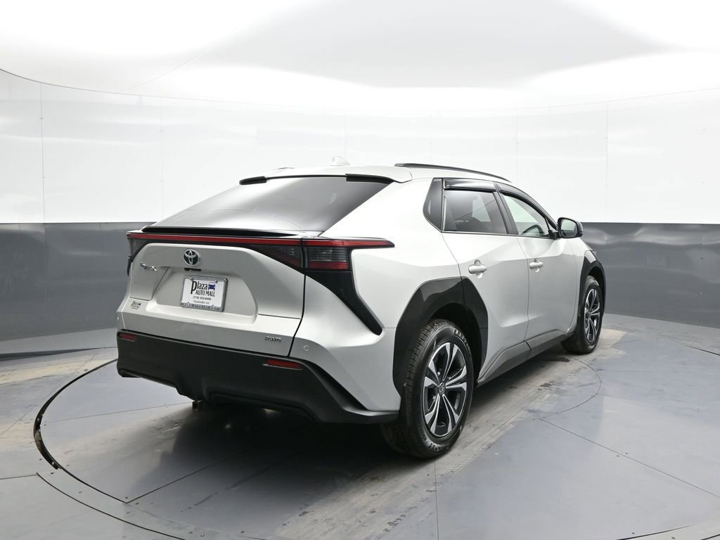 Used 2023 Toyota bZ4X XLE w/ Weather Package image 6