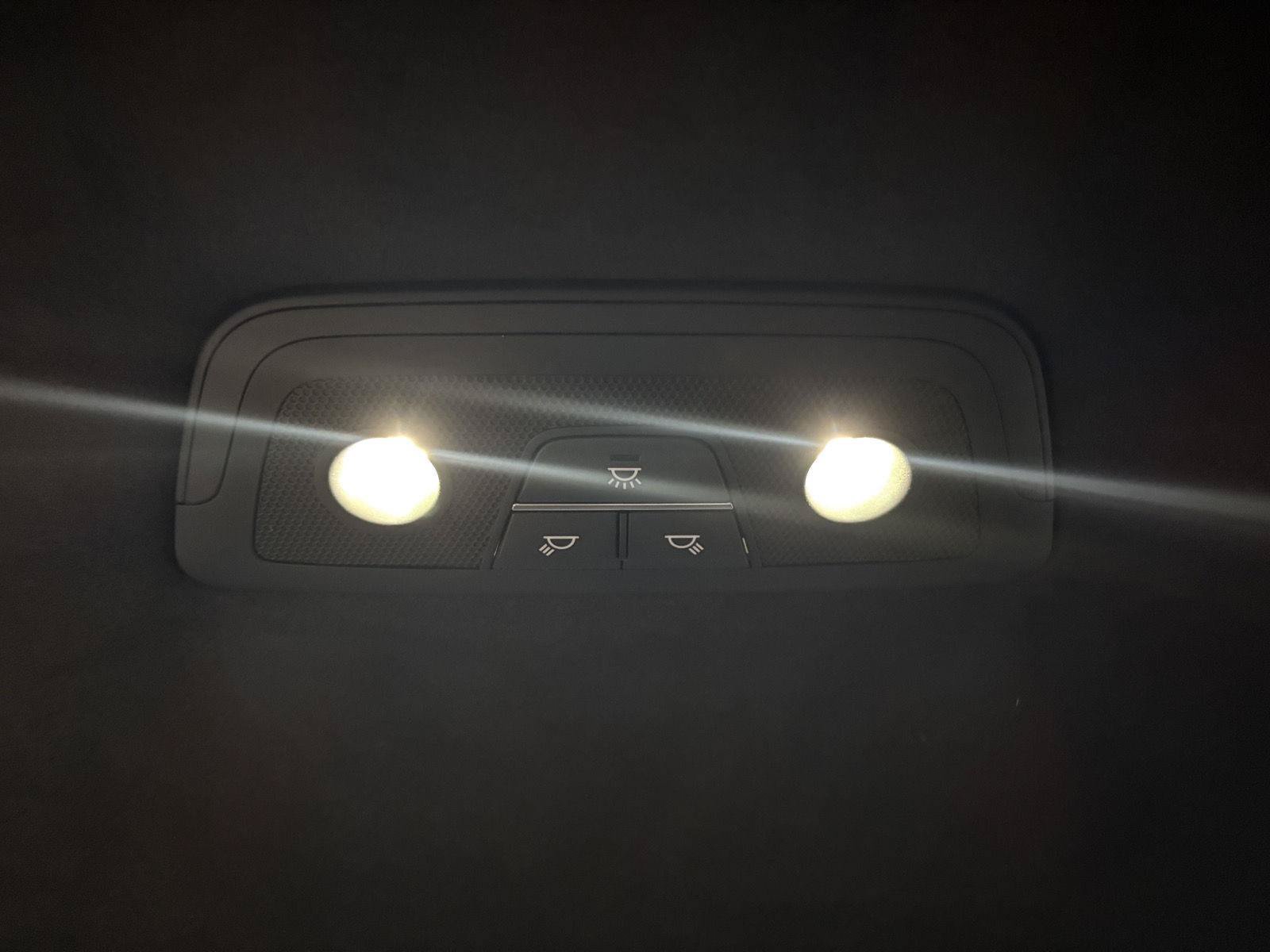 Used 2019 Genesis G70 3.3T image 25