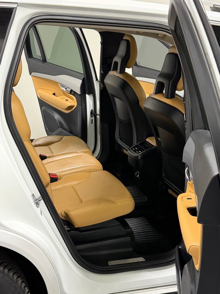 Used 2016 Volvo XC90 T6 Momentum image 10