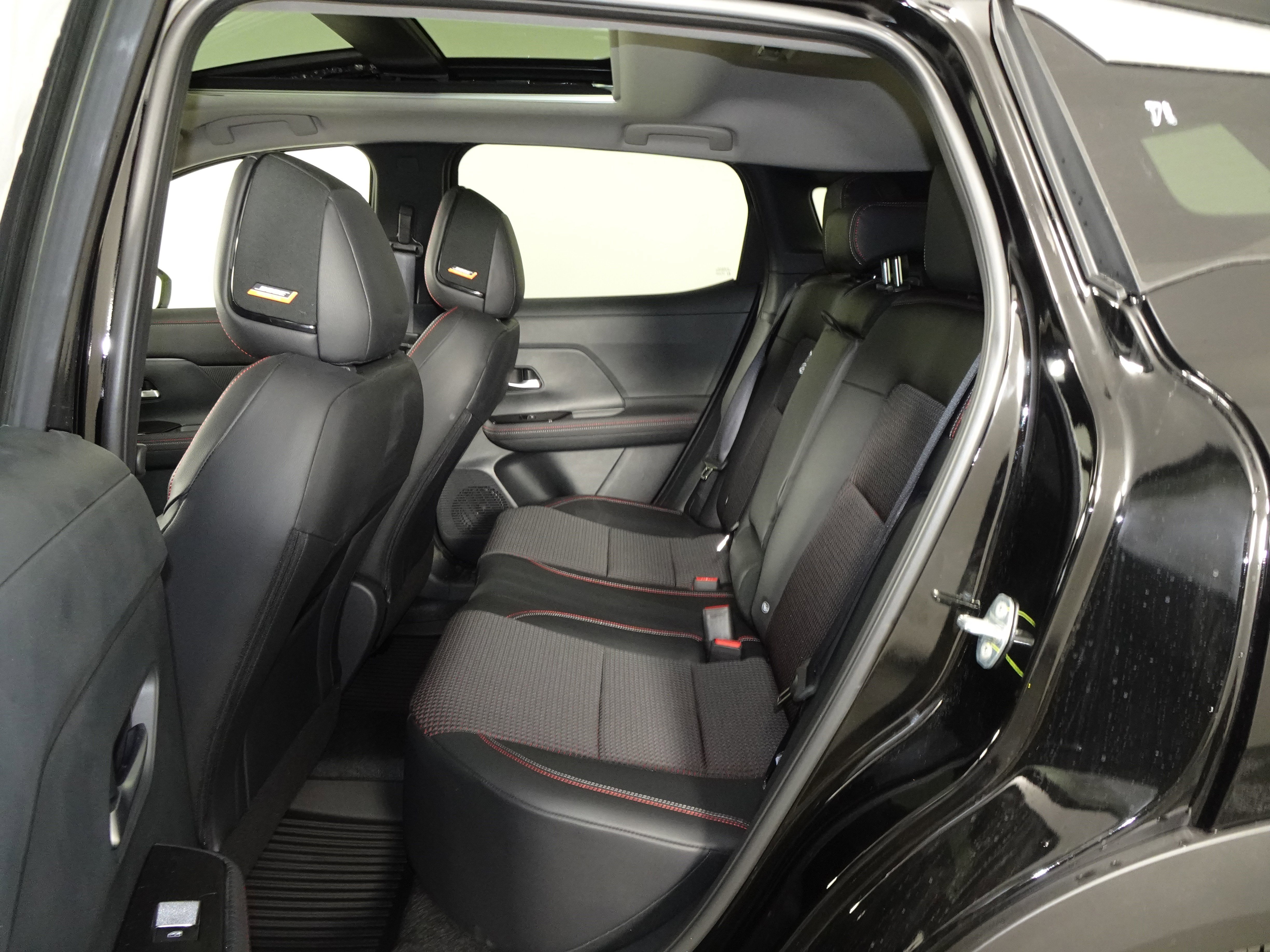 New 2025 Nissan Kicks SR w/ SR Premium Package image 7