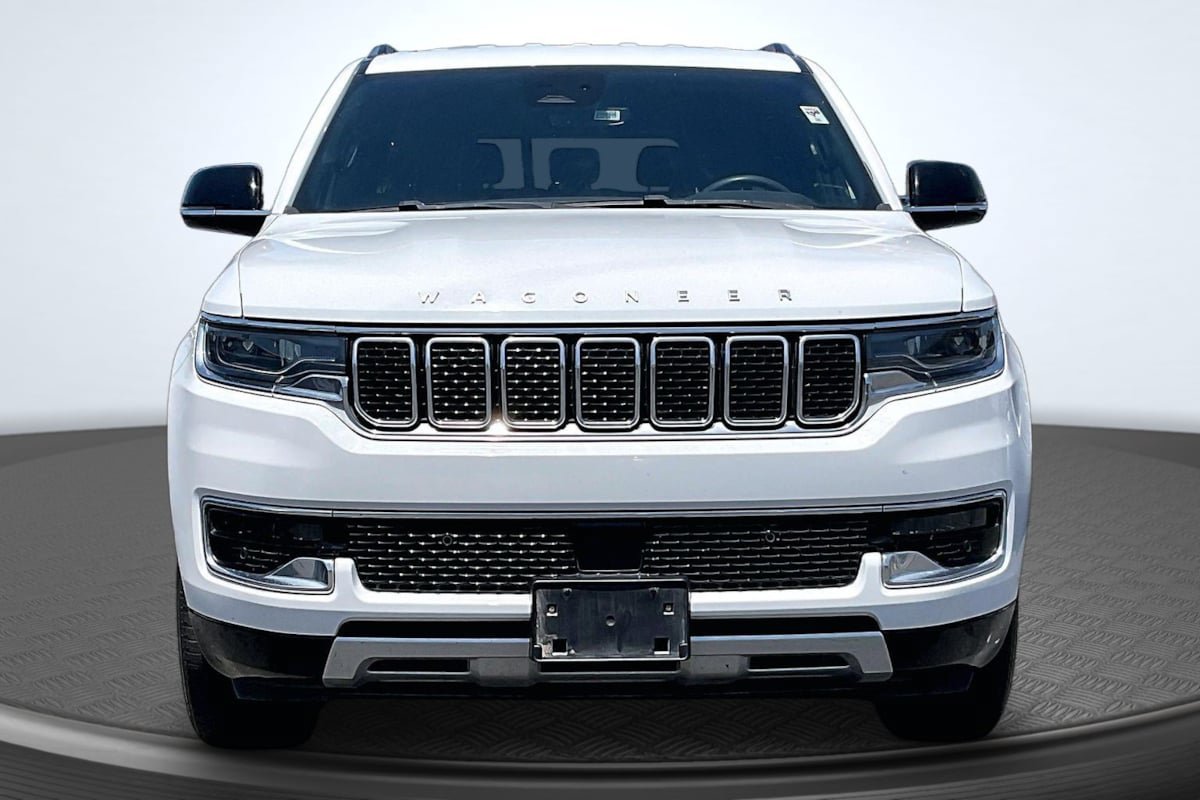 Used 2024 Jeep Wagoneer L Series II RWD image 3