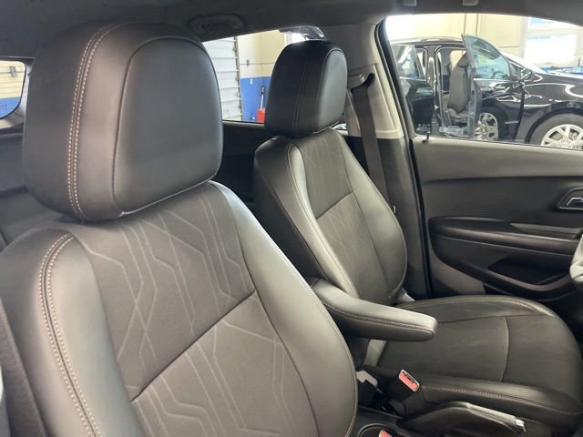 Used 2022 Chevrolet Trax LT w/ LT Convenience Package image 30