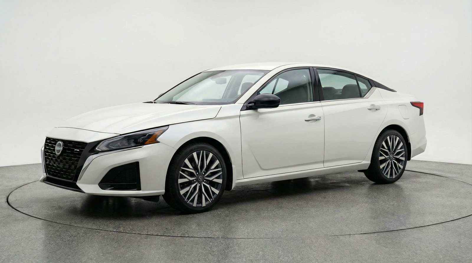 Used 2025 Nissan Altima 2.5 SV FWD image 3