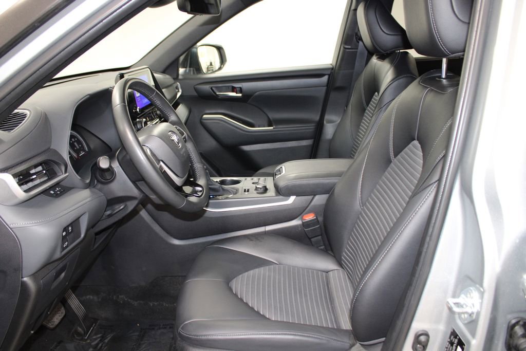 Used 2025 Toyota Highlander XSE image 21