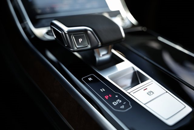 New 2025 Audi A8 L 3.0T image 40