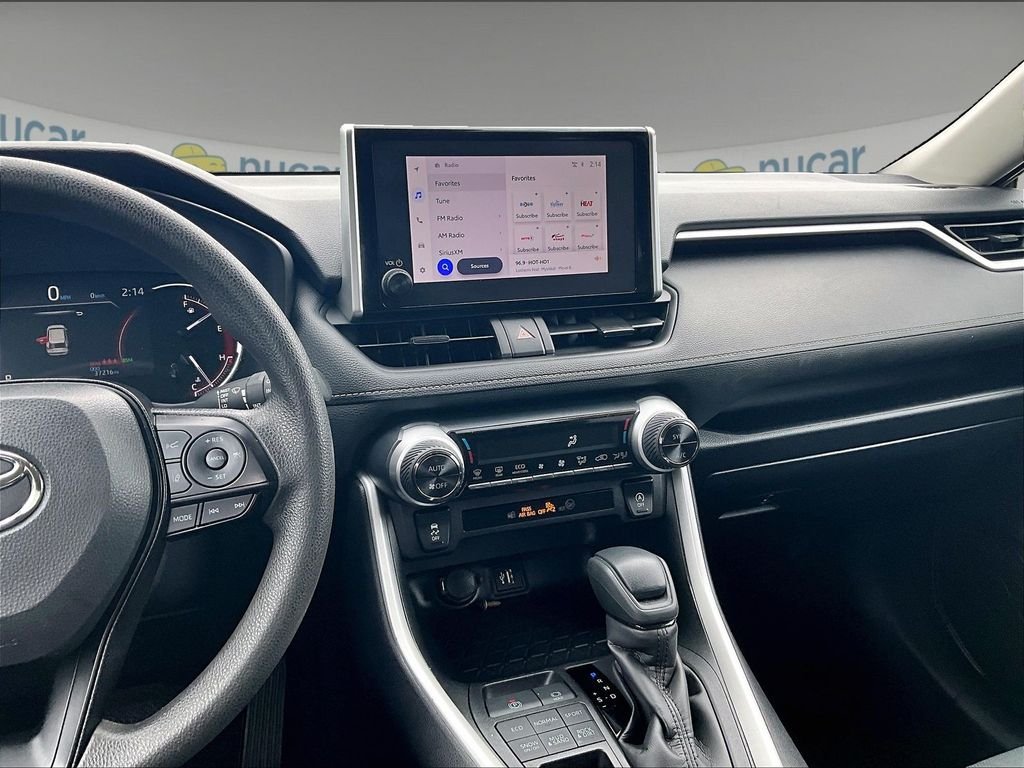 Used 2025 Toyota RAV4 XLE AWD/4WD image 18