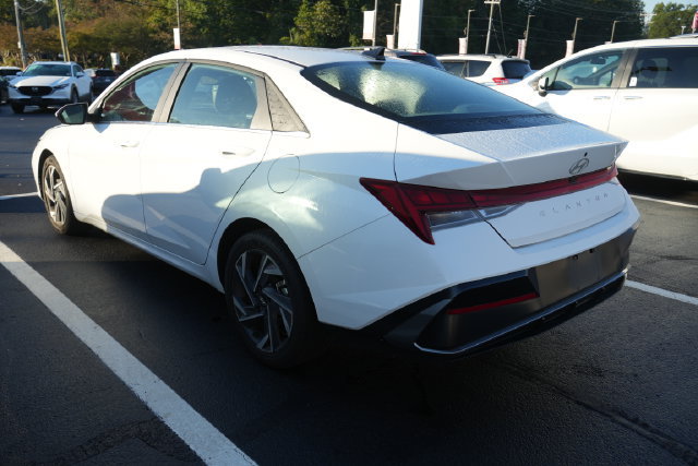 Used 2025 Hyundai Elantra SEL FWD image 14