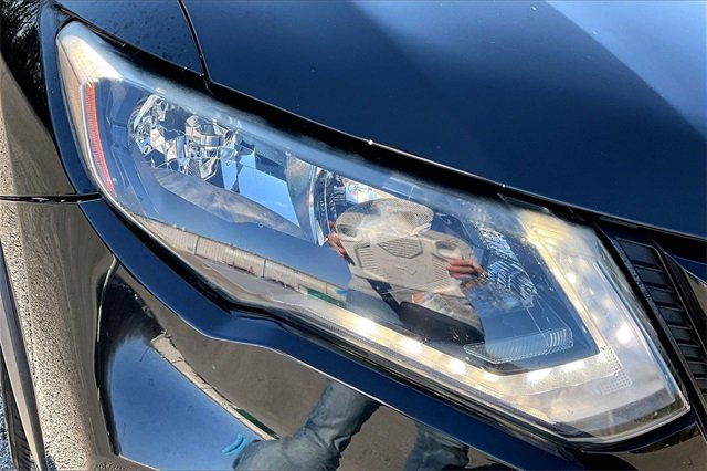 Used 2018 Nissan Rogue SV w/ Premium Package image 27