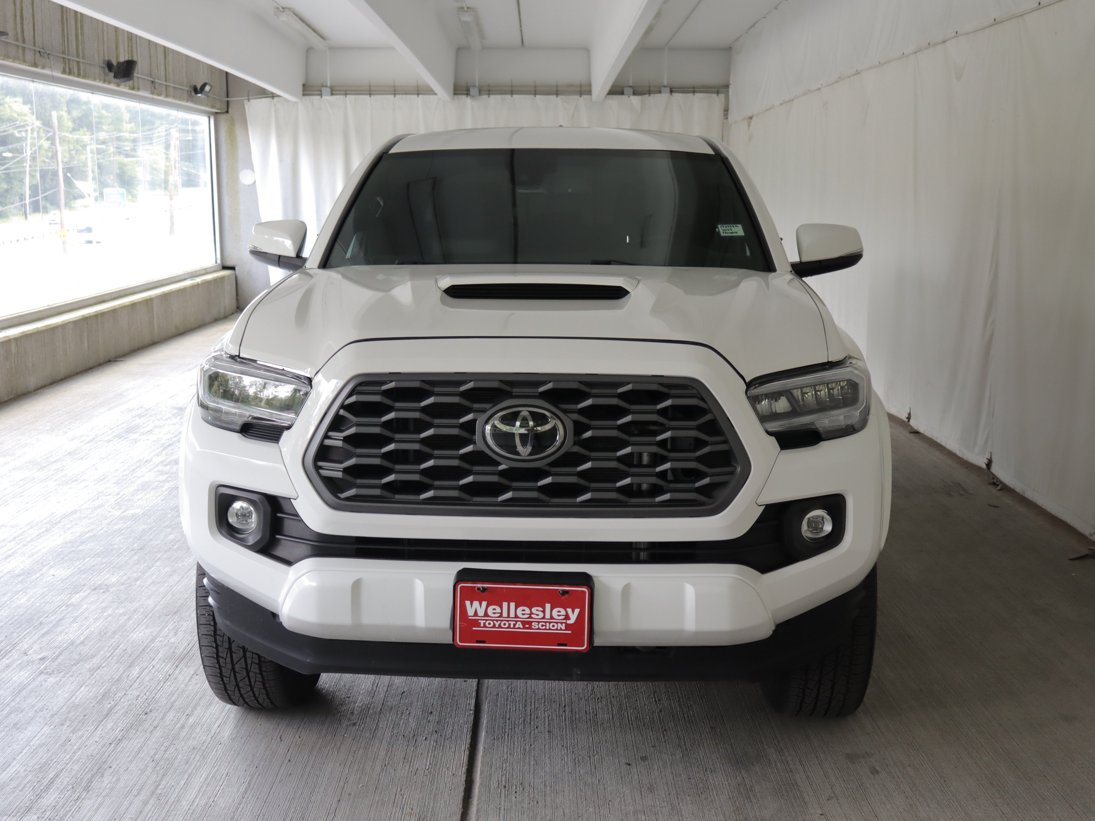 Used 2023 Toyota Tacoma TRD Sport w/ Technology Package AWD/4WD image 3