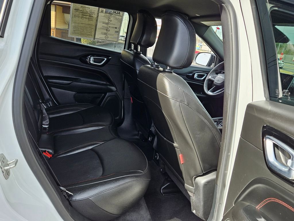 Used 2024 Jeep Compass Trailhawk image 14