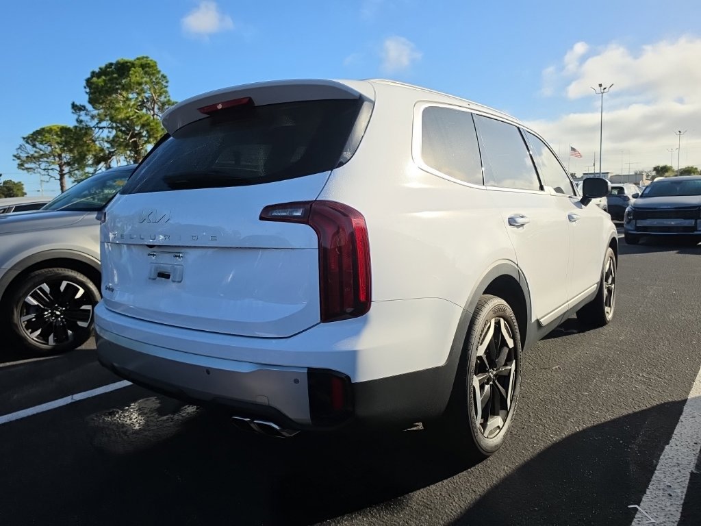 Certified 2024 Kia Telluride S FWD image 16