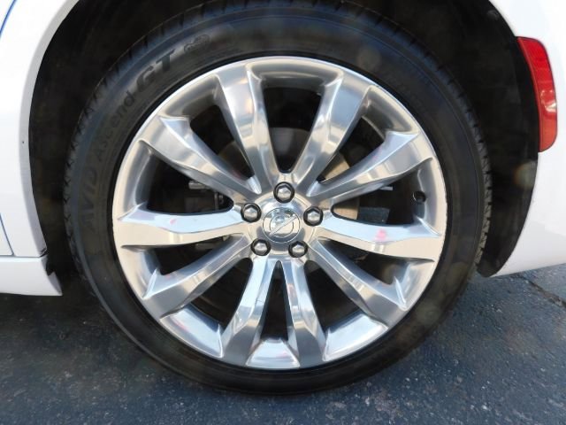 Used 2018 Chrysler 300 Limited image 8