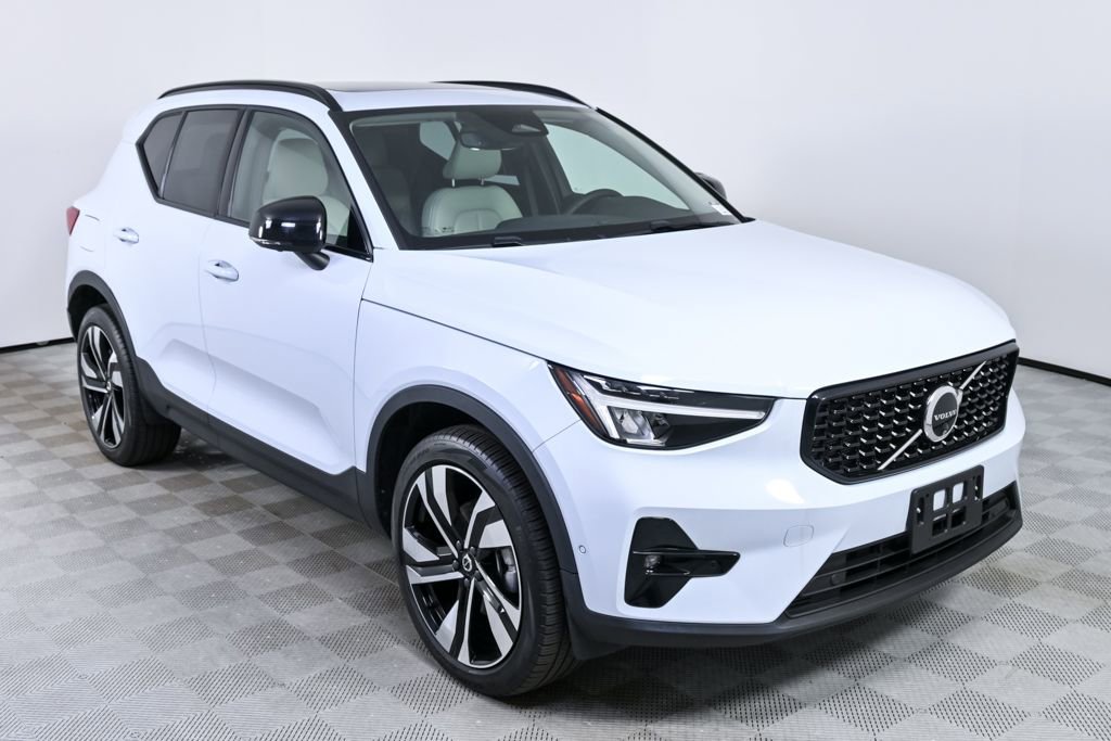 Certified 2024 Volvo XC40 B5 Plus w/ Protection Package Premier image 28
