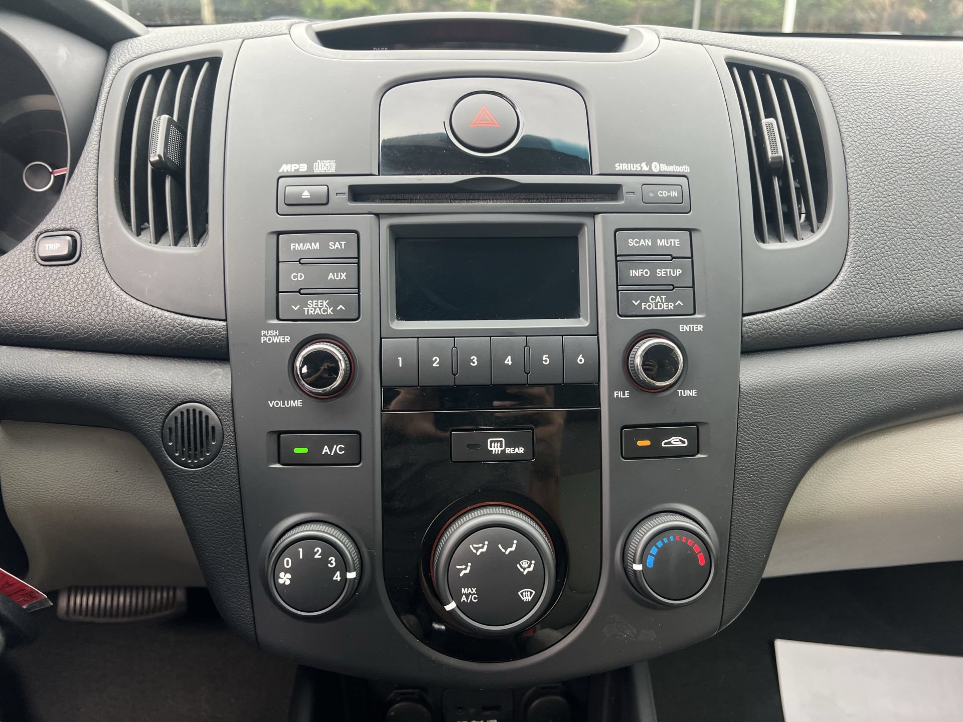Used 2012 Kia Forte LX FWD image 4