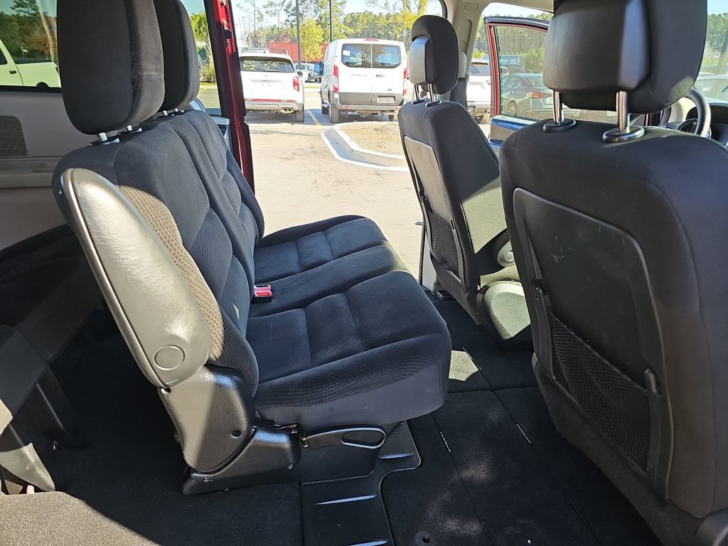 Used 2020 Dodge Grand Caravan SE w/ UConnect Hands-Free Group image 13