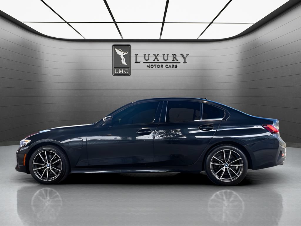 Used 2022 BMW 330e xDrive w/ Premium Package AWD/4WD image 5