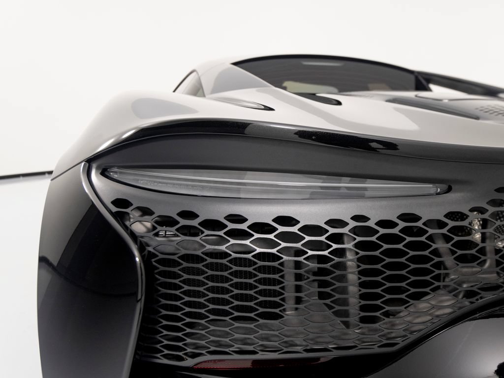 Used 2023 McLaren Artura RWD image 39