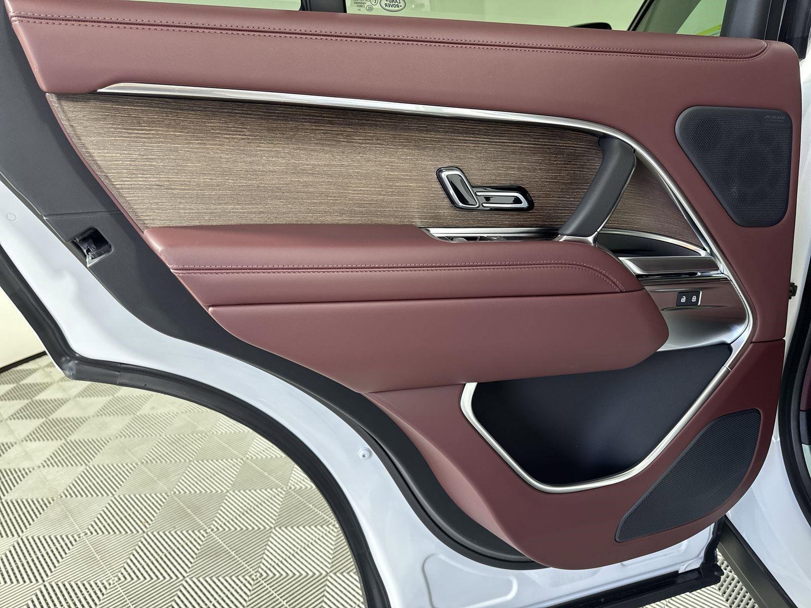 New 2025 Land Rover Range Rover SE image 27