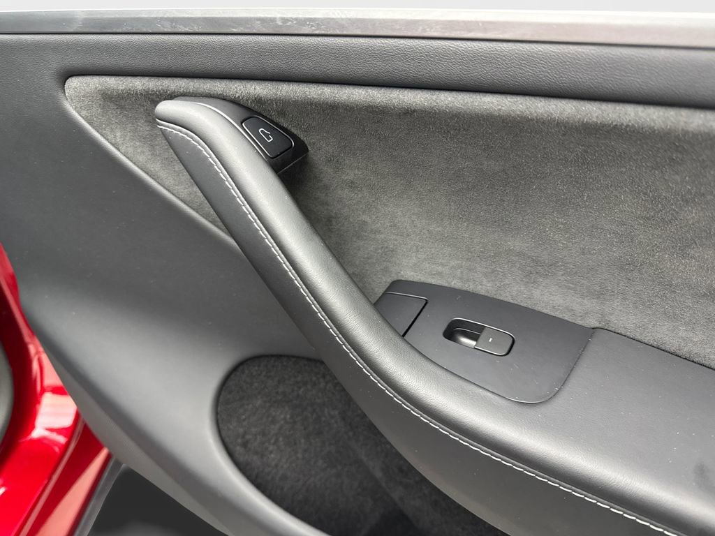 Used 2024 Tesla Model Y Long Range AWD/4WD image 48