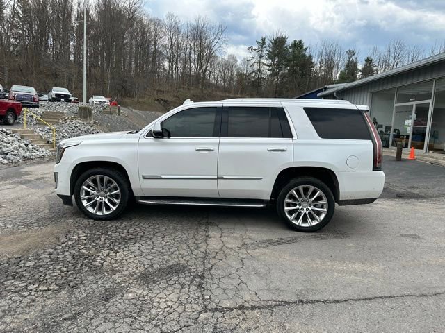 Used 2019 Cadillac Escalade Luxury AWD/4WD image 2