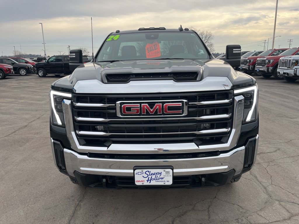 Used 2024 GMC Sierra 3500 SLE w/ SLE Convenience Package image 2