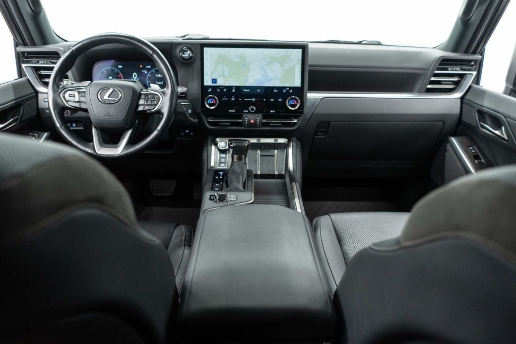 Used 2024 Lexus GX 550 AWD/4WD image 8