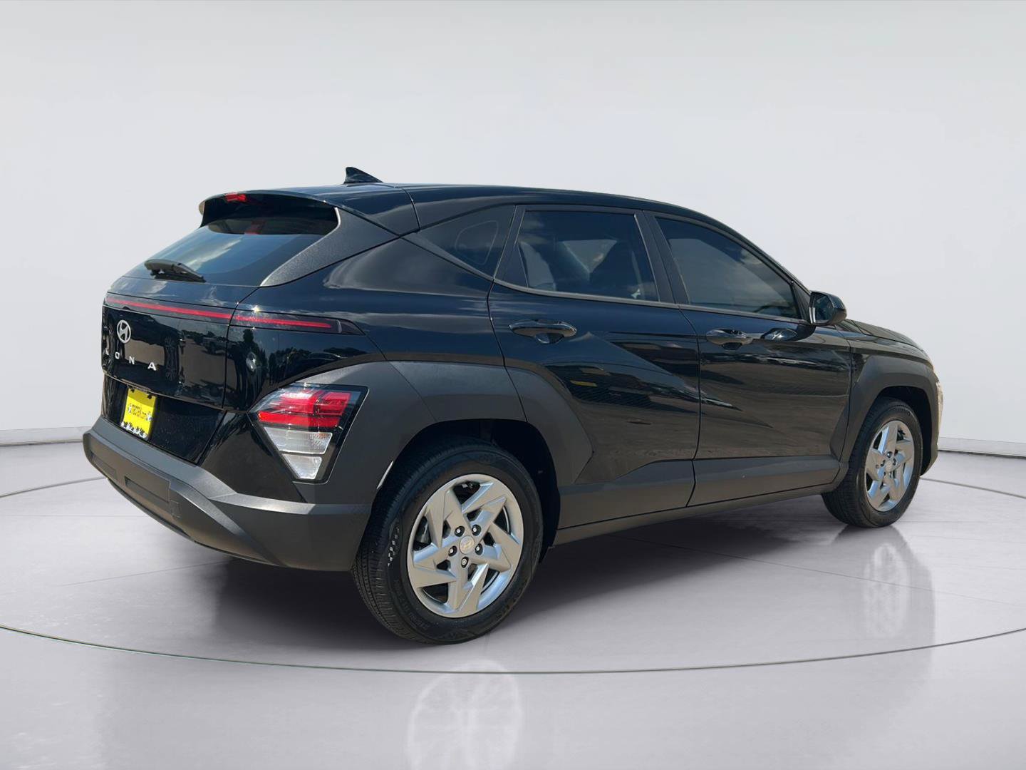 Used 2024 Hyundai Kona SE FWD image 4
