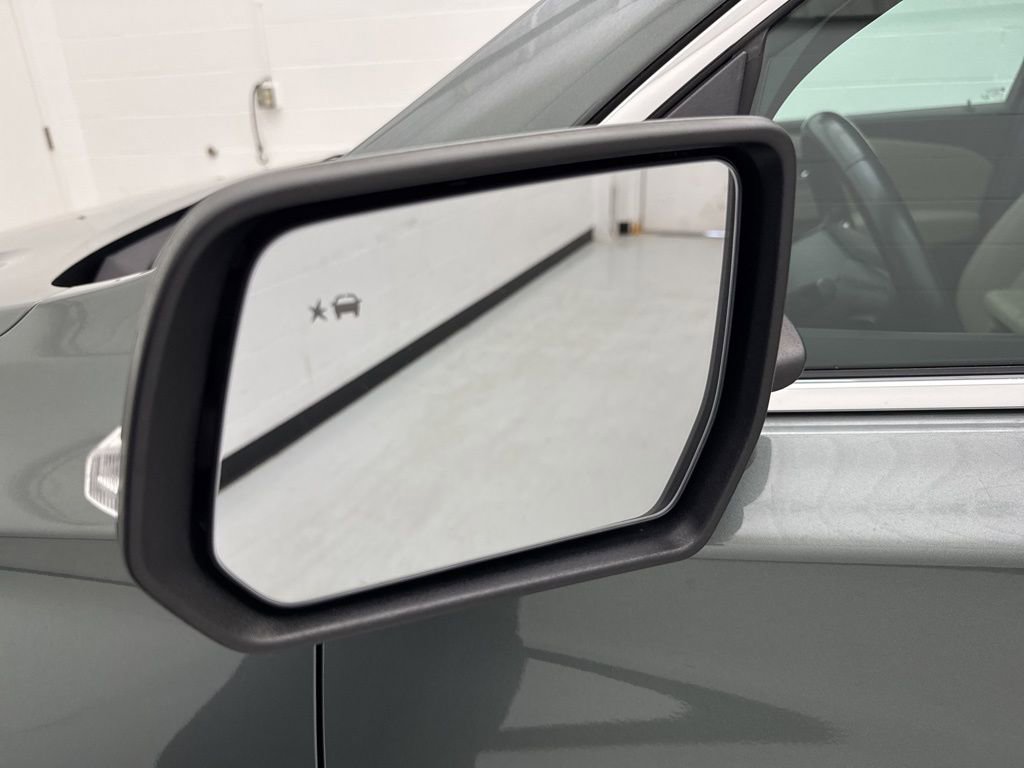 Used 2022 Chevrolet Traverse LT image 19