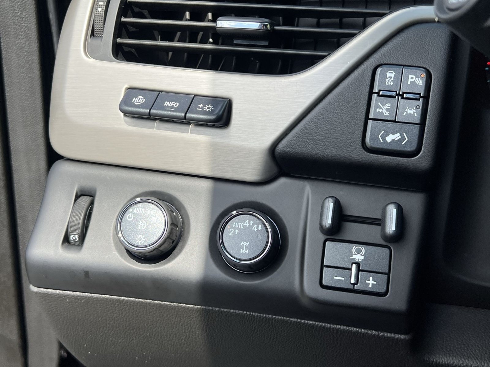 Used 2019 GMC Yukon Denali w/ Denali Ultimate Package AWD/4WD image 38